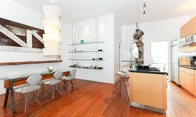 La Lengua House | Beautifully Renovated Turn Of The Century Victorian - garden, hot tub & parking