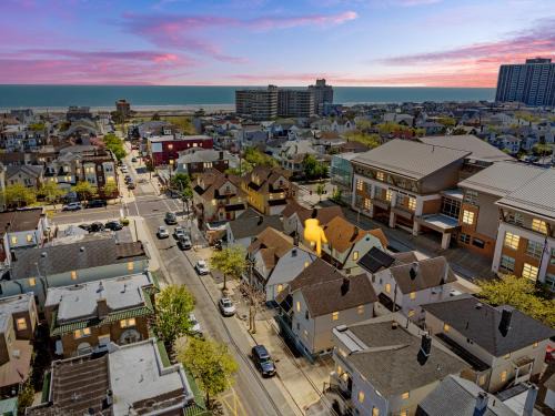 Atlantic City House | Beautifully Renovated 6BR 2BA 2 Blocks to Beach