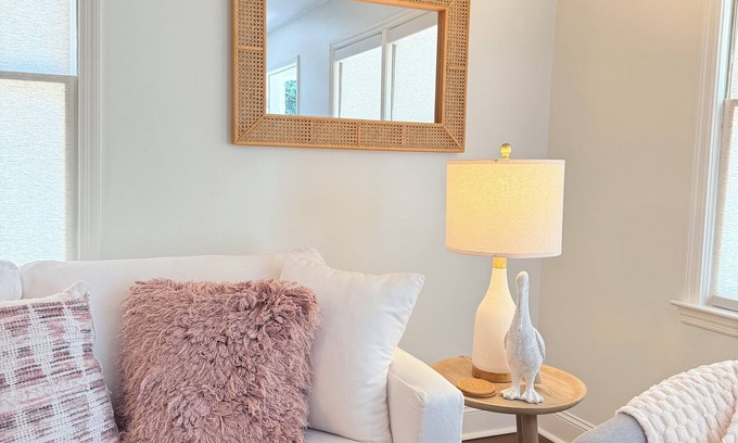 Goose Creek House | Beautifully Renovated Stylish 3 bdrm