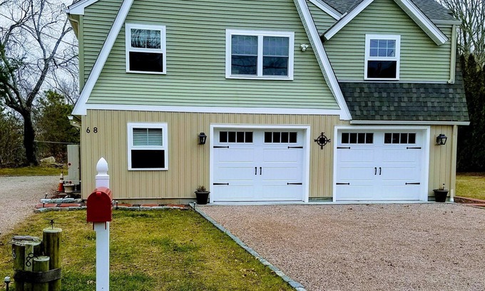 Charlestown House | Beautifully Renovated, Central AC, wash/dryer, dishwasher, New Appliances.
