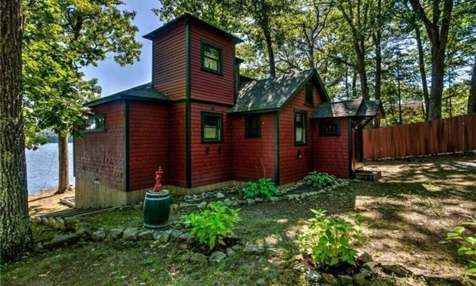 Vassalboro House | Beautifully renovated cottage on quiet lake