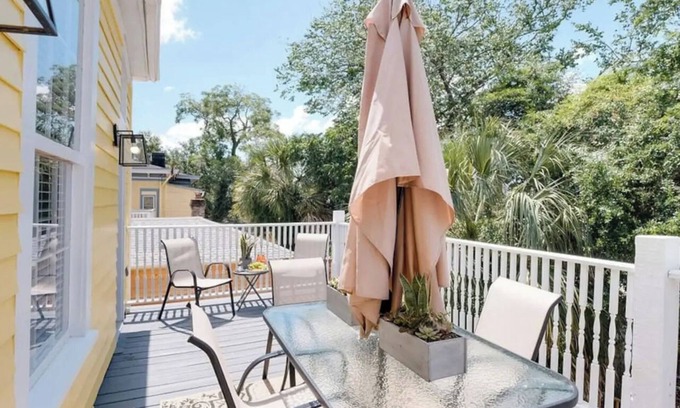 Historic Downtown Savannah House | Beautifully Renovated 5 bedroom 5 bath