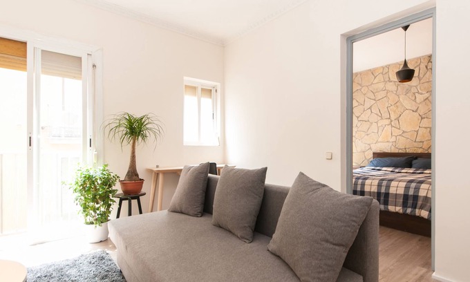 El Raval Condo | Beautifully Renovated Apt in Raval