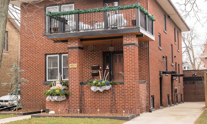 Walkerville Apartment | Beautifully renovated home in historic Walkerville.