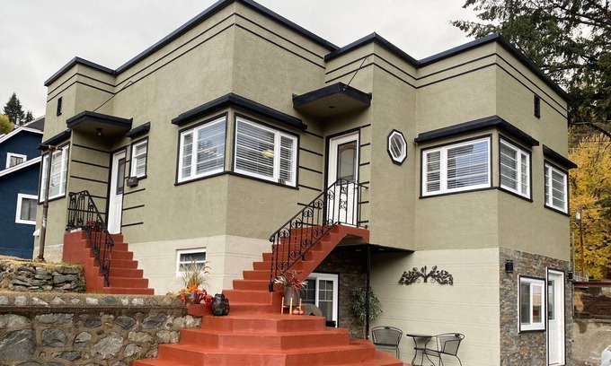 The Gulch House | Beautifully renovated heritage home 2 Bedroom Sleeps 4