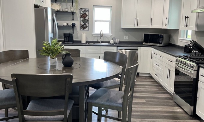 Houma House | Beautifully renovated home on Bayou Blue!