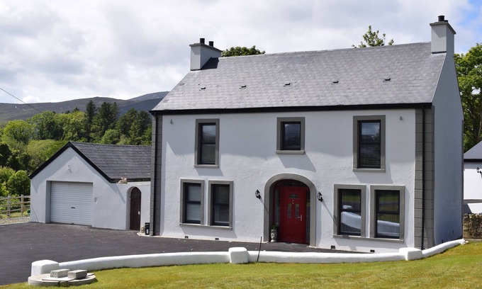 Clonmany House | Beautifully renovated 4 Bed Detached House