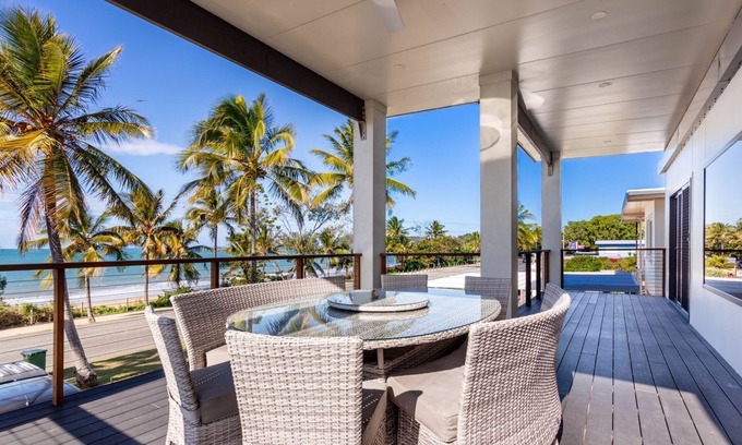 Lammermoor Beach House | Beautifully Renovated Large Home on Lammermoor Beach.
