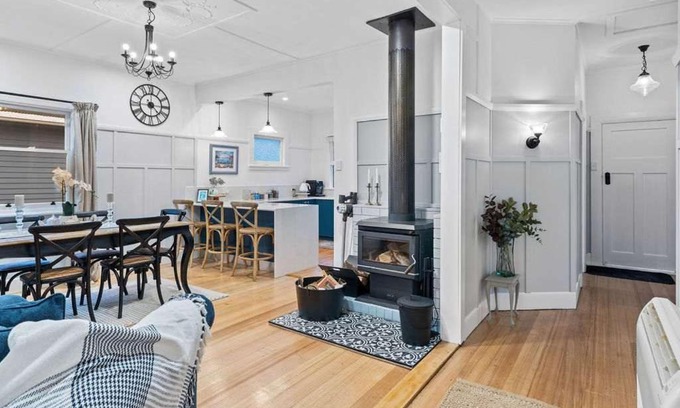 Parklands House | Beautifully Renovated Retreat Modern Comfort with Outdoor Entertaining