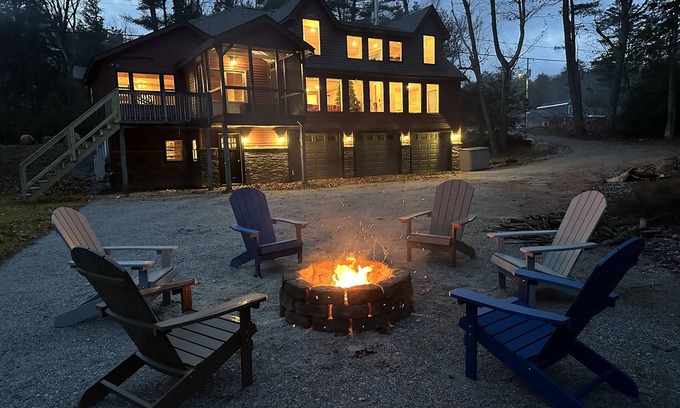 Bradford House | Beautifully Renovated Lake House