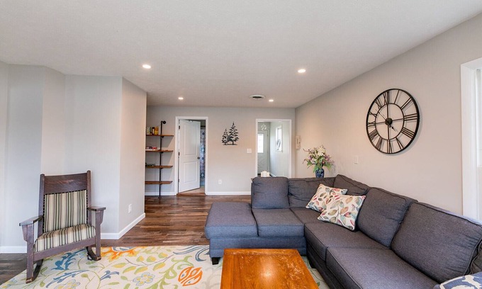 Cadillac Cottage | Beautifully Renovated Lakefront Cottage