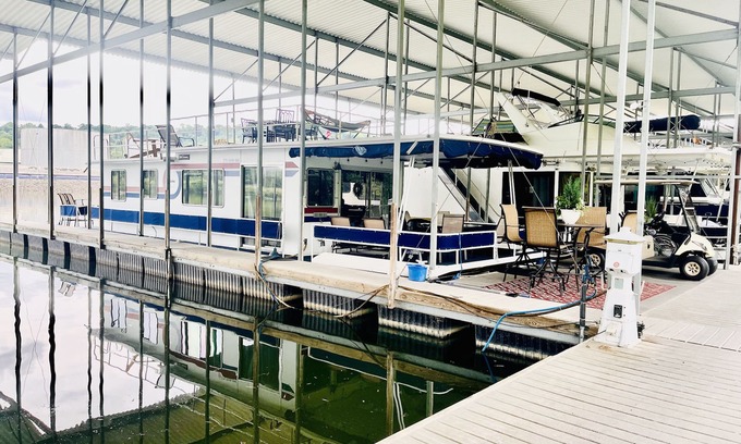 Downtown Knoxville Boat Rental | BEAUTIFULLY RENOVATED HOUSEBOAT on Tennessee River with golfcart in Knoxville !