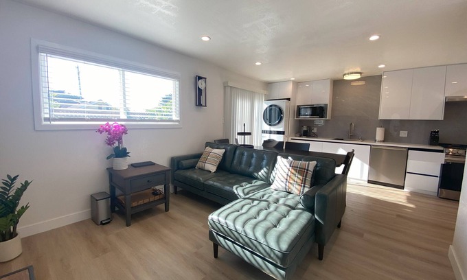 Sharp Park Condo | Beautifully Renovated 2B1B Private Backyard Steps to Beach Free Parking