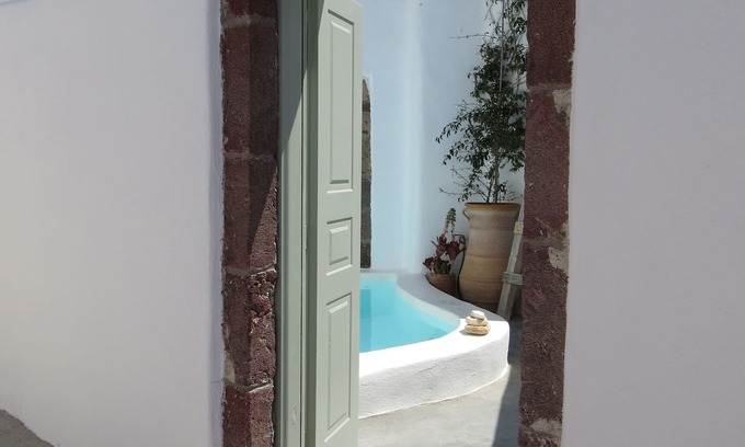Megalochori House | Beautifully Restored Traditional Village House 'Alba Lily'
