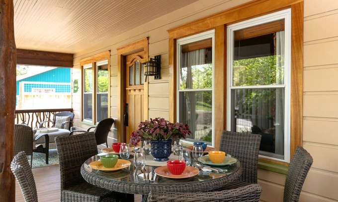 Weaverville House | Beautifully Restored Craftsman Home - Downtown Weaverville - Fenced Pet Yard