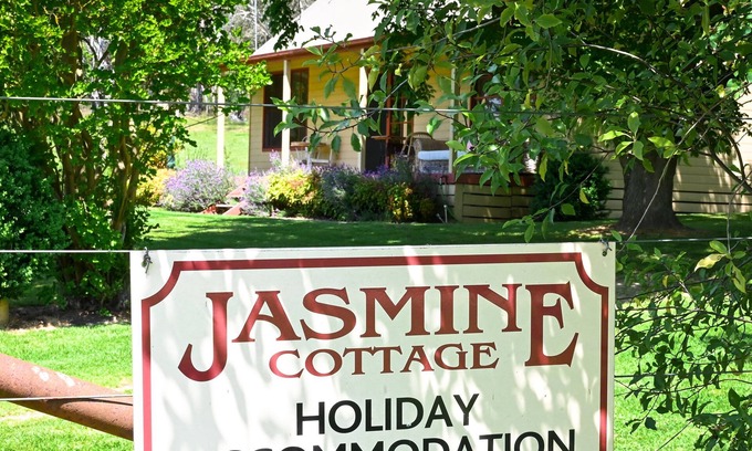 Walwa House | Beautifully restored miner's cottage in the Upper Murray.
