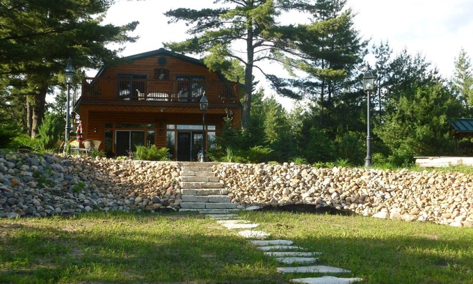 Adams House | Beautifully secluded getaway perfect for all seasons!