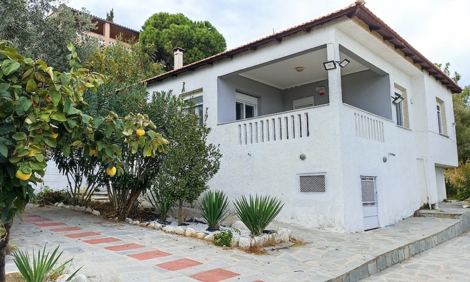 Palaio Tsifliki House | Beautifully Traditional Village House sea & mountain view 200mtrs beach