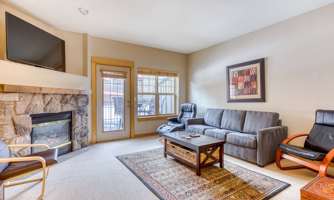 Government Camp House | Beautifully updated Mt. Hood condo with pool/hot tub & easy access to skiing