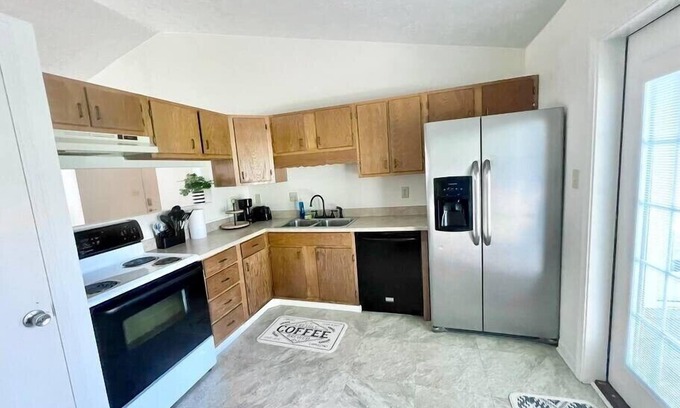 Acton House | Beautifully Updated 3bd/2ba, 2 Car Garage!