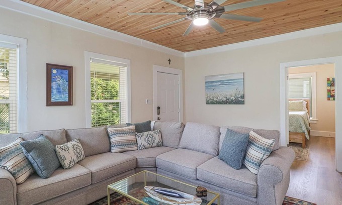 Gulfport Apartment | Beautifully Updated 1 Bedroom 1 Bath Unit