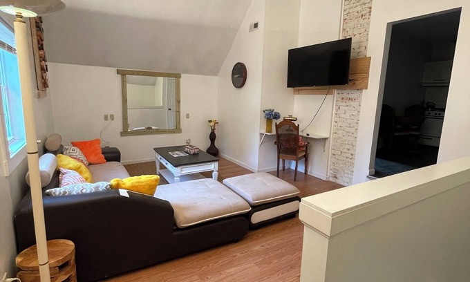 Erie Apartment | Beautifully updated and spacious 1 Bedroom Apt.