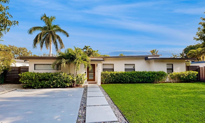 Riviera Estates House | Beautifully Updated Dog-Friendly Home with Free WiFi, and Enclosed Back Yard