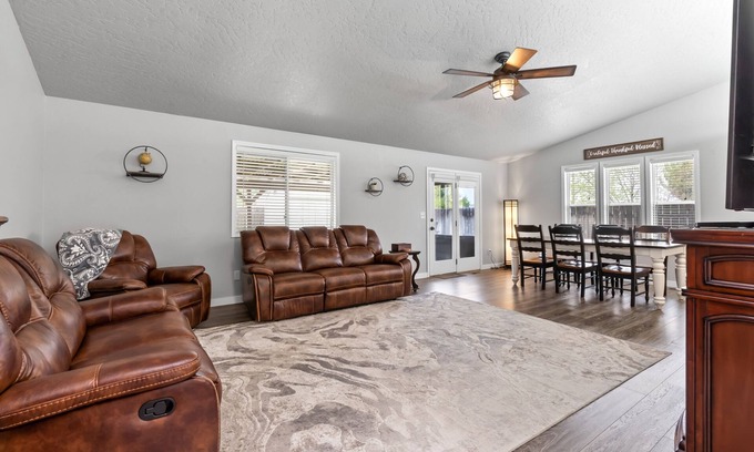 Southeast Boise House | Beautifully updated SE Boise home close to downtown, airport & sight seeing!
