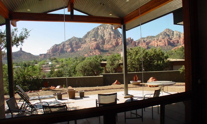 West Sedona House | Beauty and the Beast Stunning Home, Stunning Views, Walk to Town Weekly Discount
