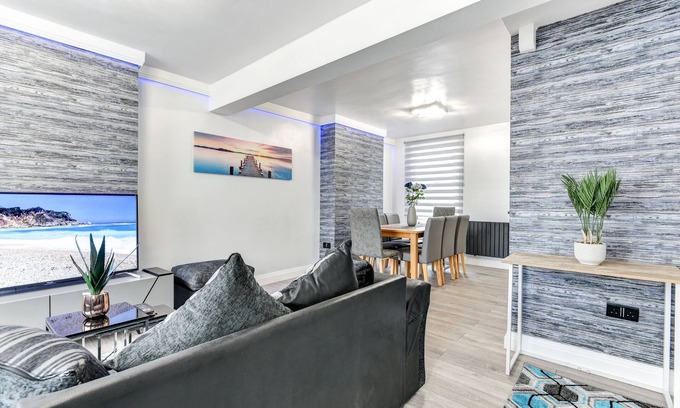 Newhaven Apartment | Beauty Close to Coast, Stunning interior, central.