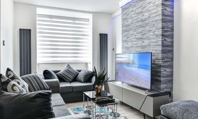 Newhaven House | Beauty Close to Coast, Stunning interior, By Air Premier