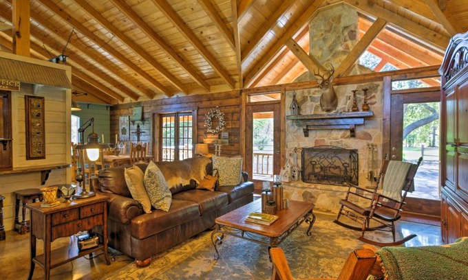 Huntington House | Beaver Creek Lodge - Huntington Home with Pond!