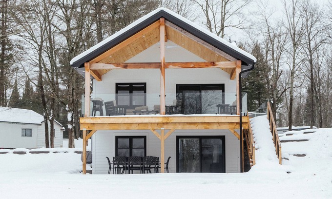 Scotia Cottage | Beaver Hollow at Algonquin Woods, Lake Front Cottage