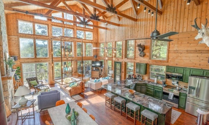 Rogers House | Beaver Lake Luxury Retreat - Whispering Pines
