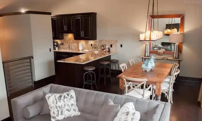 Prairie Creek House | Beaver Lake Townhome: Balcony, King Bed & Gym