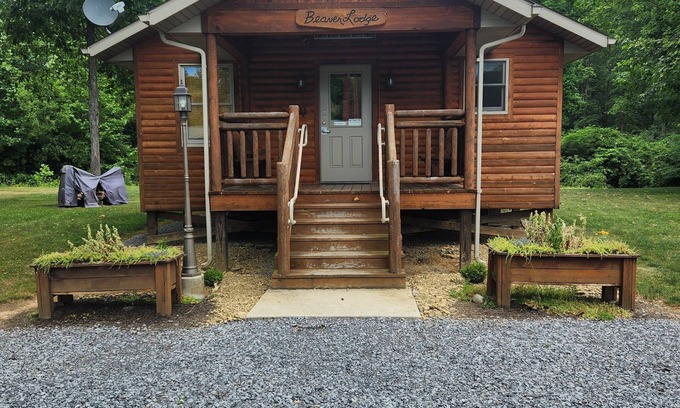 Clearville Cabin | Beaver Lodge At Creekside Resort