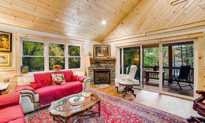 Adirondack House | Beaver Pond Lodge