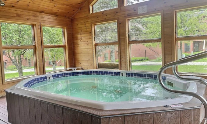 Central Vermont- Killington Apartment | BeaverBox AC, Pool, Hot Tub, Sauna, Near Resort
