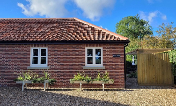 Foxley Cottage | BECK VIEW, family friendly, with open fire in Lenwade