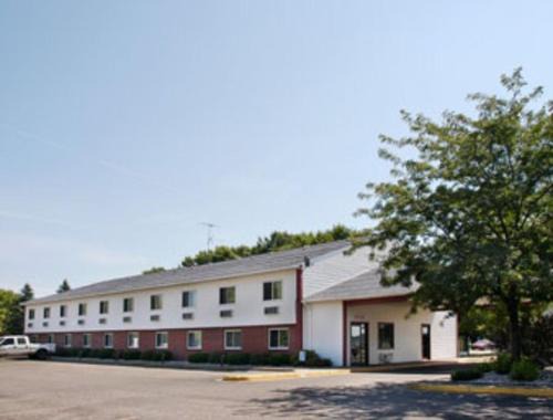 Becker Hotel | Becker inn & Suites