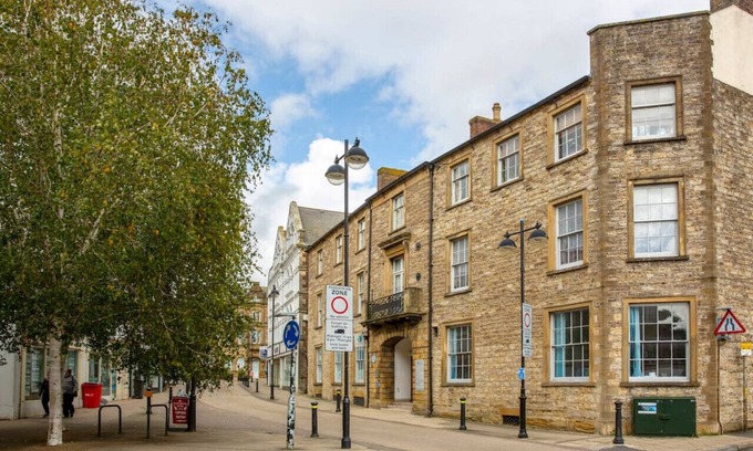 Yeovil Apartment | Becket Apartment is a One Bedroom Apartment in Yeovil.