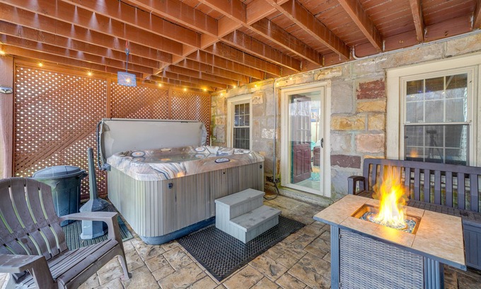 Beckley Apartment | Beckley Studio w/Private Hot Tub & Home Gym!