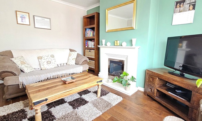 Heworth House | Beckside - Dog friendly house with secure garden and free parking