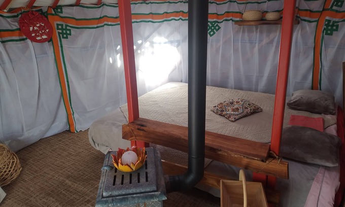 Castellet-les-Sausses Other | Bed and breakfast in a yurt between forest and meadow.