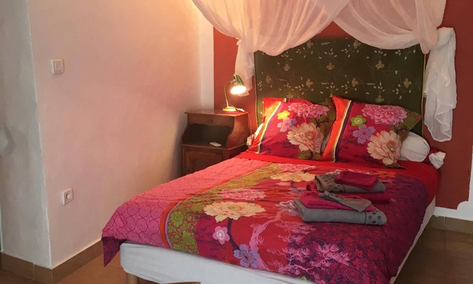 Saint-Jean-du-Pin Bed & Breakfast | Bed and Breakfast "VERMELHO"