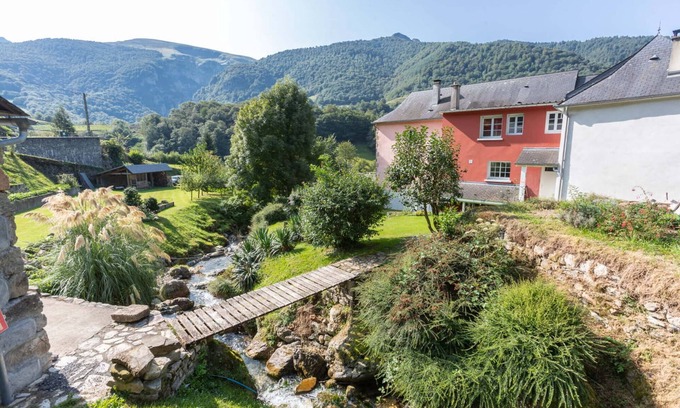 Sainte-Engrace Bed & Breakfast | Bed and Breakfast 'Jolie' with Mountain View, Private Terrace and Wi-Fi