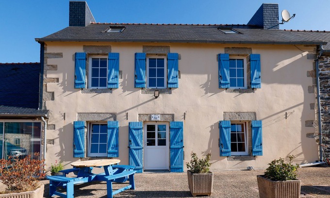 Cast Bed & Breakfast | Bed and Breakfast 'Breizh' with Private Terrace, Shared Garden and Wi-Fi