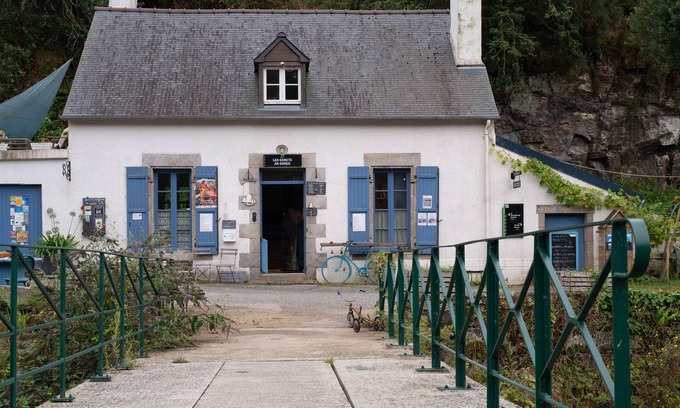 Hennebont Bed & Breakfast | Bed and Breakfast 'Chambre d'hôte' with Private Terrace, River view, Private Garden and Wi-Fi