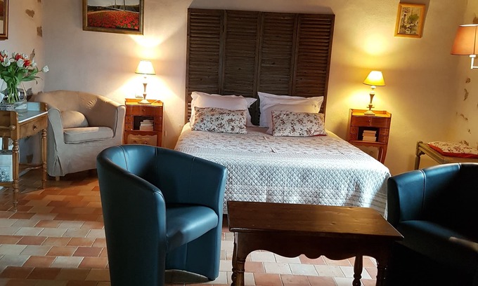 Compregnac Bed & Breakfast | Bed and breakfast facing the Millau viaduct and the Tarn river magnificent view