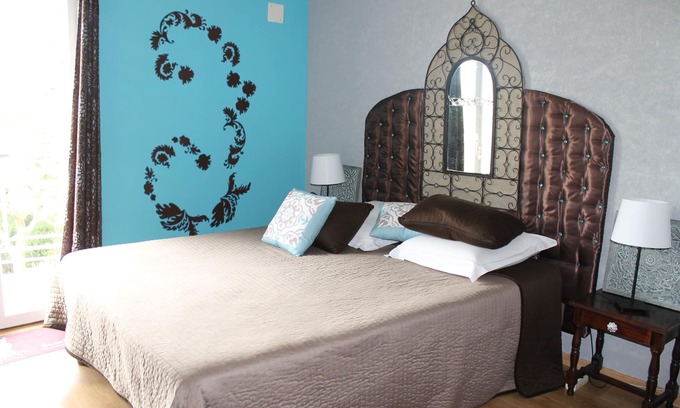 Latrape Bed & Breakfast | Bed and breakfast for 3 people Portes Du Désert with outdoor pool and jacuzzi.